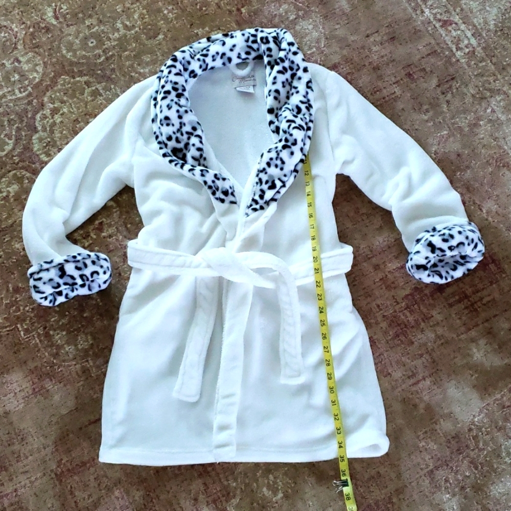 Casual Moments Robe - White with Snow Leopard